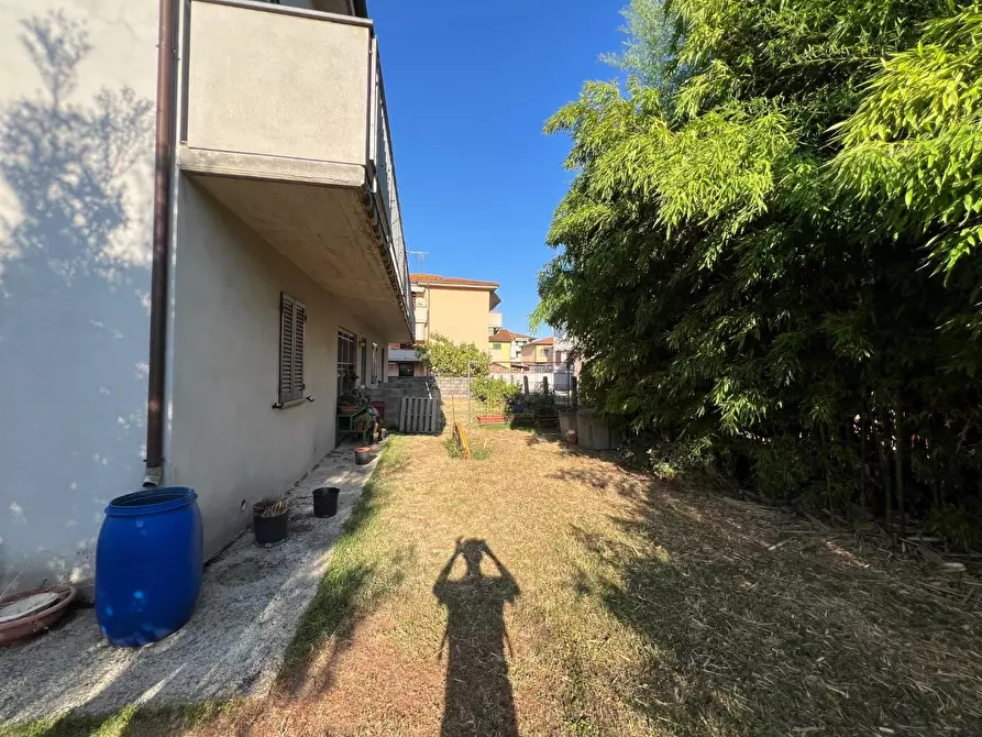 Immagine 2 di Casa trifamiliare in vendita  a Buti