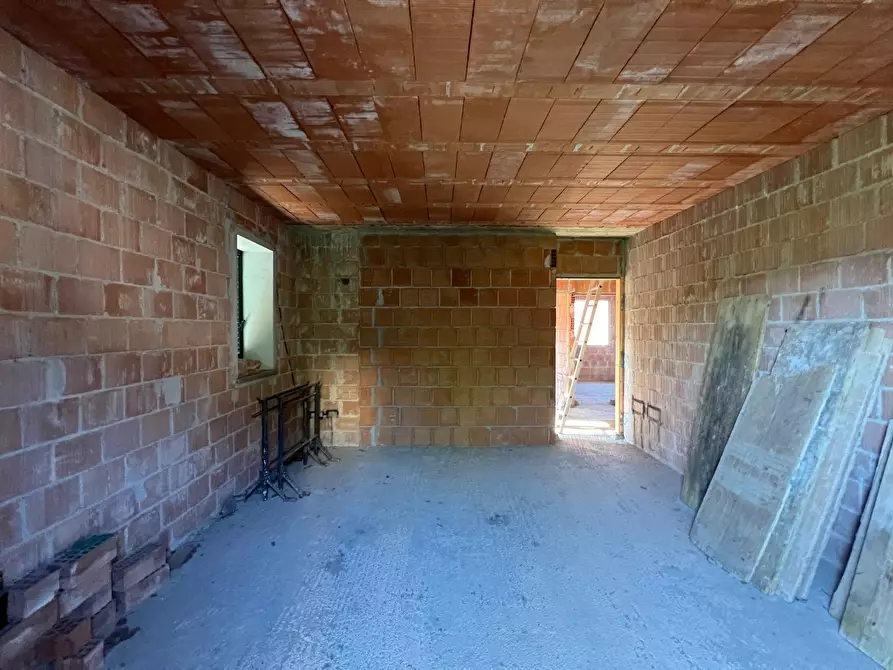 Immagine 11 di Casa trifamiliare in vendita  a Buti