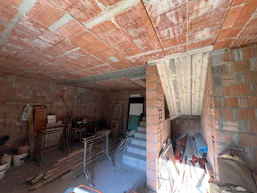 Immagine 8 di Casa trifamiliare in vendita  a Buti