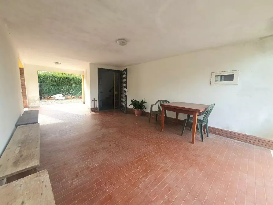Immagine 5 di Villa in vendita  a Capannori