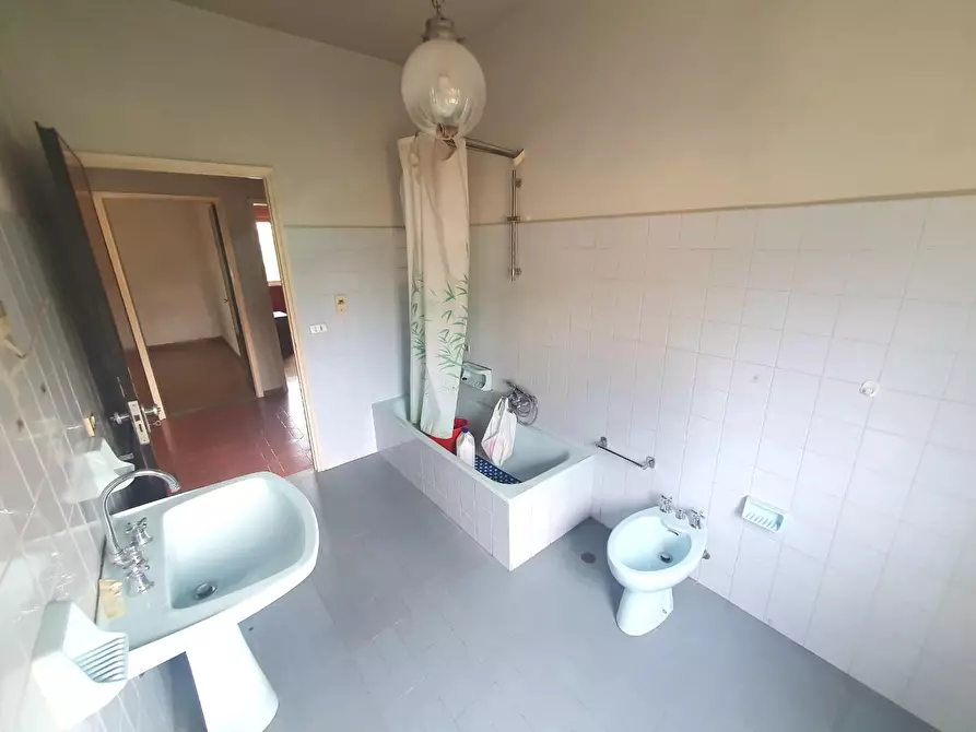 Immagine 24 di Villa in vendita  a Capannori