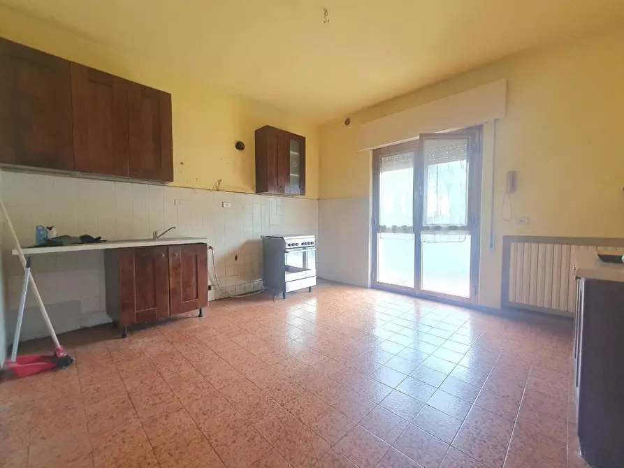 Immagine 13 di Villa in vendita  a Capannori