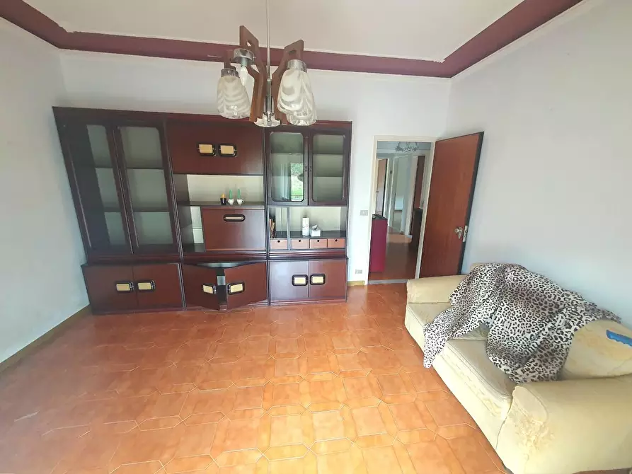 Immagine 11 di Villa in vendita  a Capannori