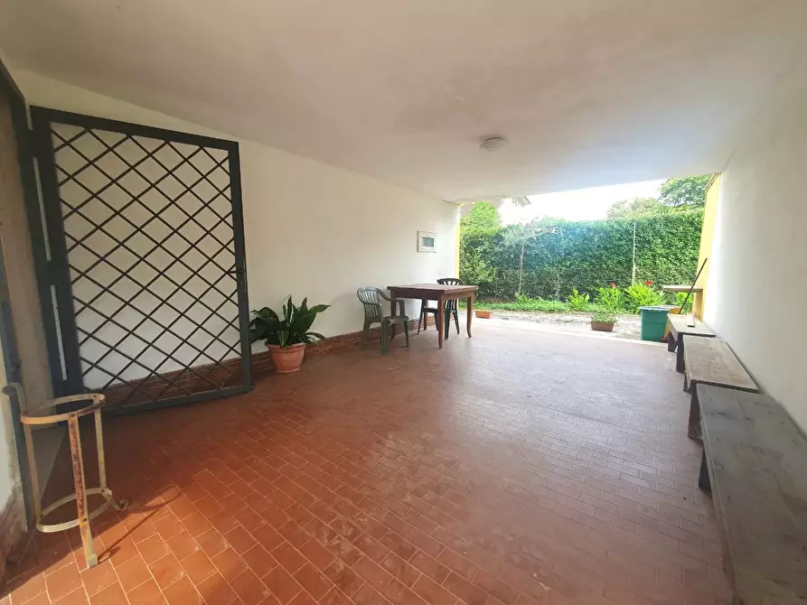 Immagine 4 di Villa in vendita  a Capannori