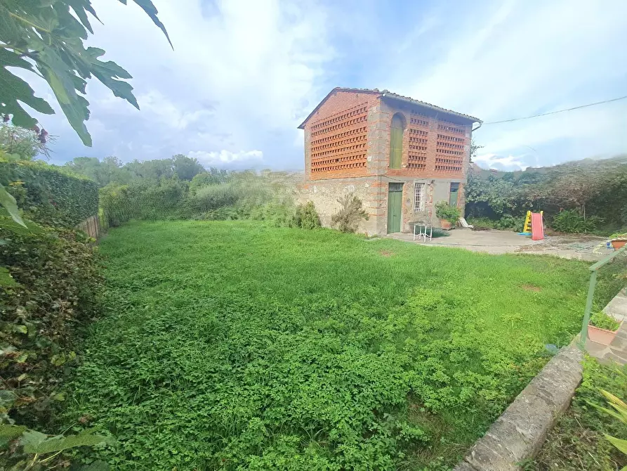 Immagine 3 di Villa in vendita  a Capannori