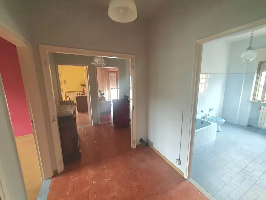 Immagine 17 di Villa in vendita  a Capannori