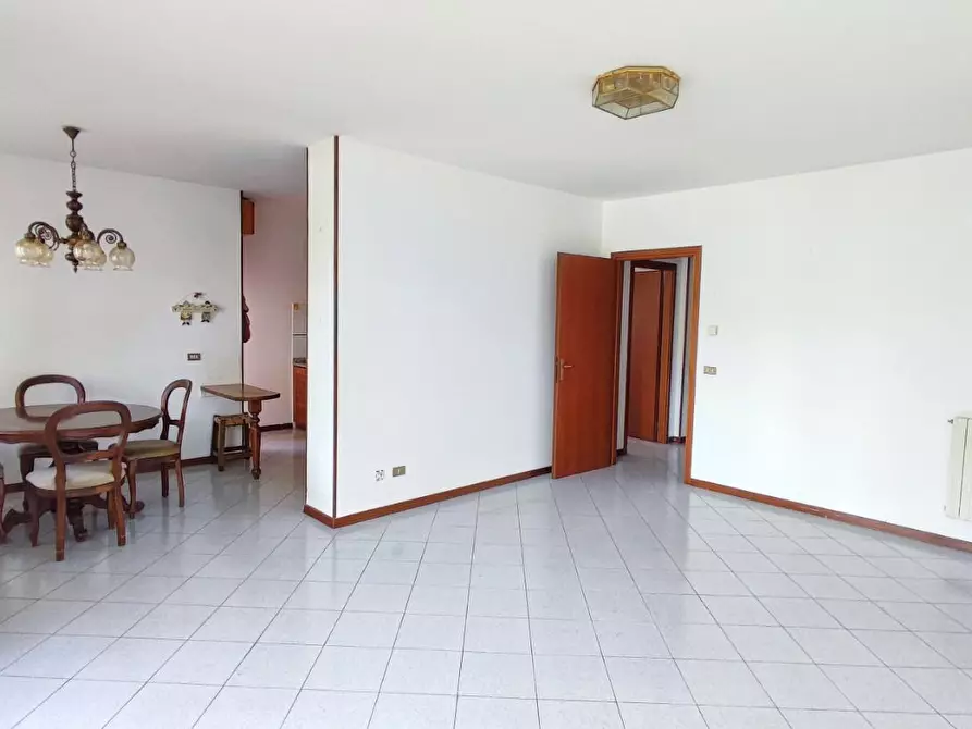 Immagine 1 di Appartamento in vendita  a Viareggio