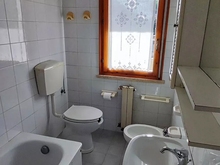 Immagine 13 di Appartamento in vendita  a Viareggio