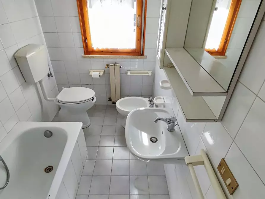 Immagine 12 di Appartamento in vendita  a Viareggio