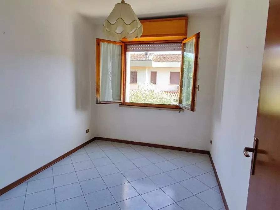 Immagine 11 di Appartamento in vendita  a Viareggio