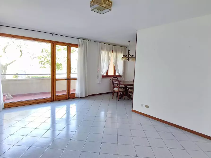 Immagine 2 di Appartamento in vendita  a Viareggio