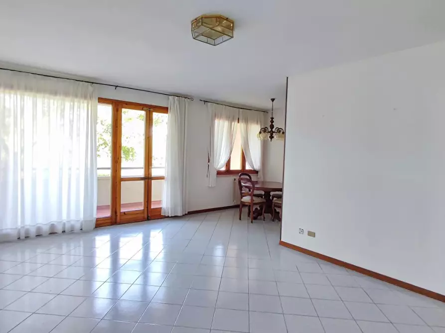 Immagine 3 di Appartamento in vendita  a Viareggio