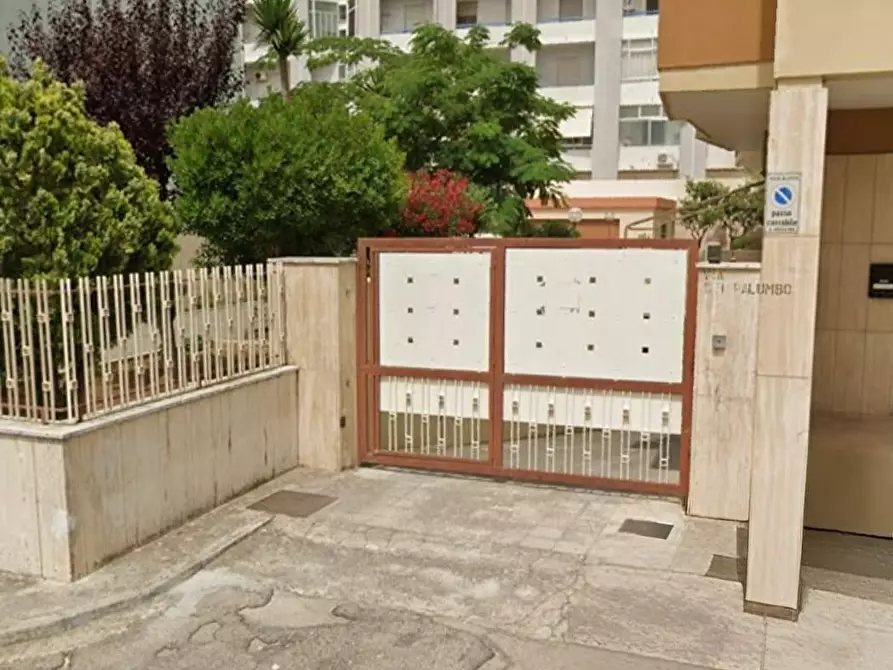 Immagine 1 di Garage in vendita  a Lecce