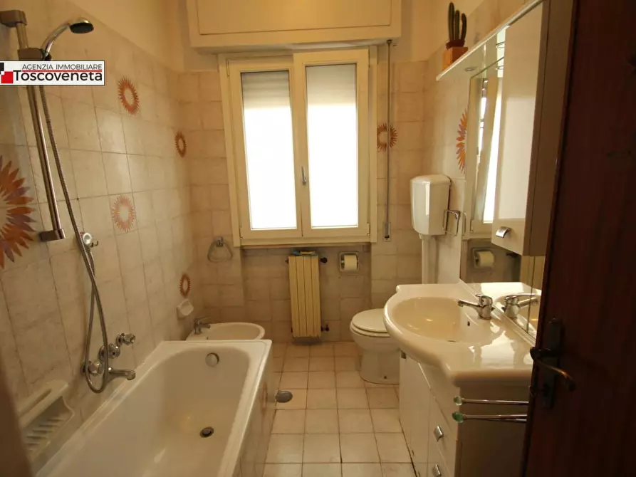 Immagine 14 di Appartamento in affitto  a Lucca