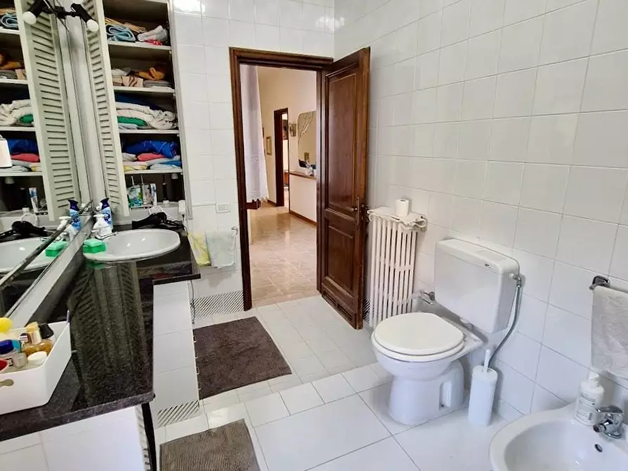 Immagine 30 di Villa in vendita  a Cascina