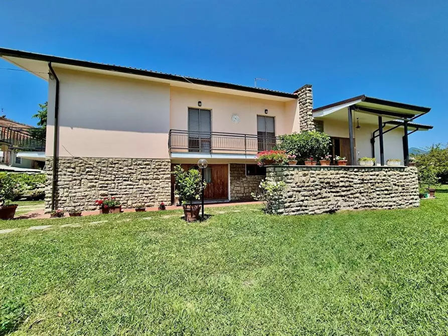 Immagine 3 di Villa in vendita  a Cascina