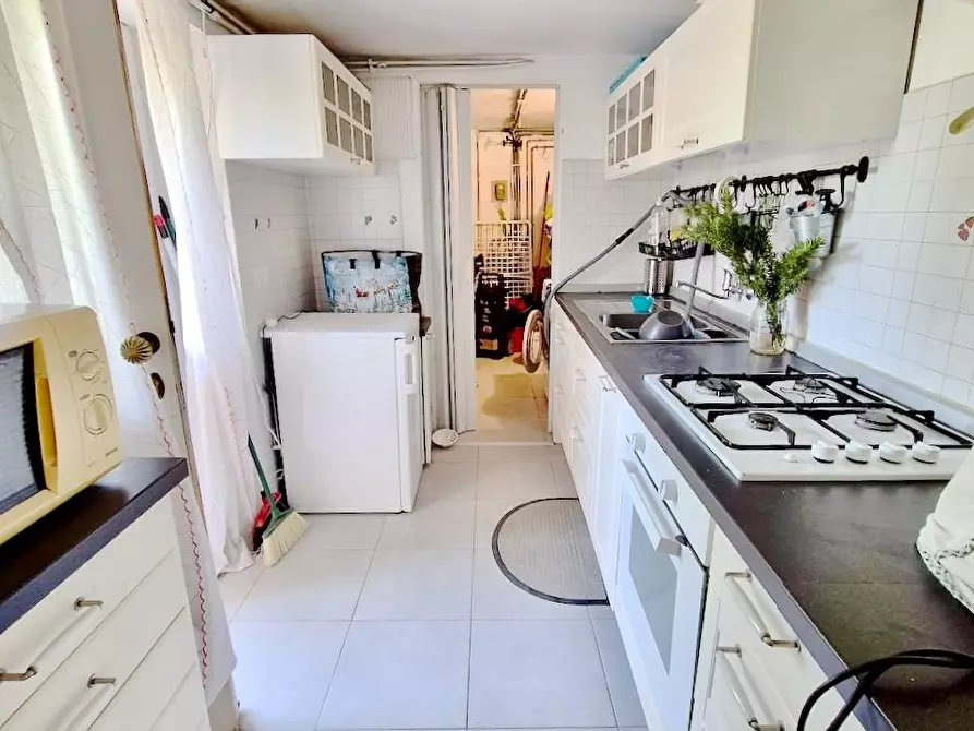 Immagine 33 di Villa in vendita  a Cascina