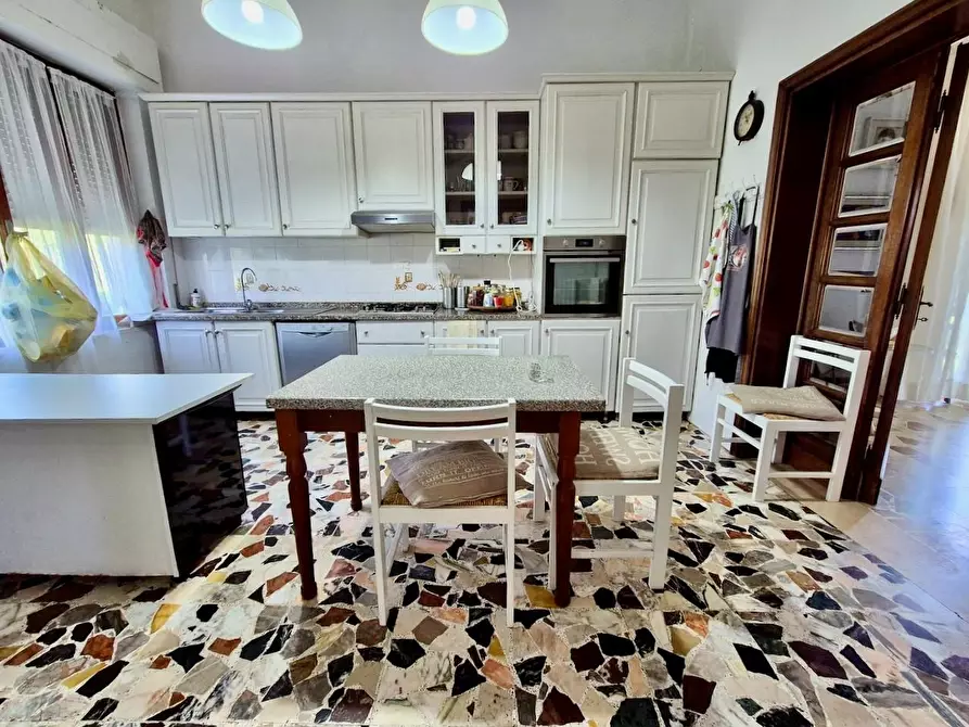 Immagine 13 di Villa in vendita  a Cascina