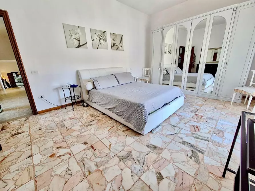 Immagine 32 di Villa in vendita  a Cascina