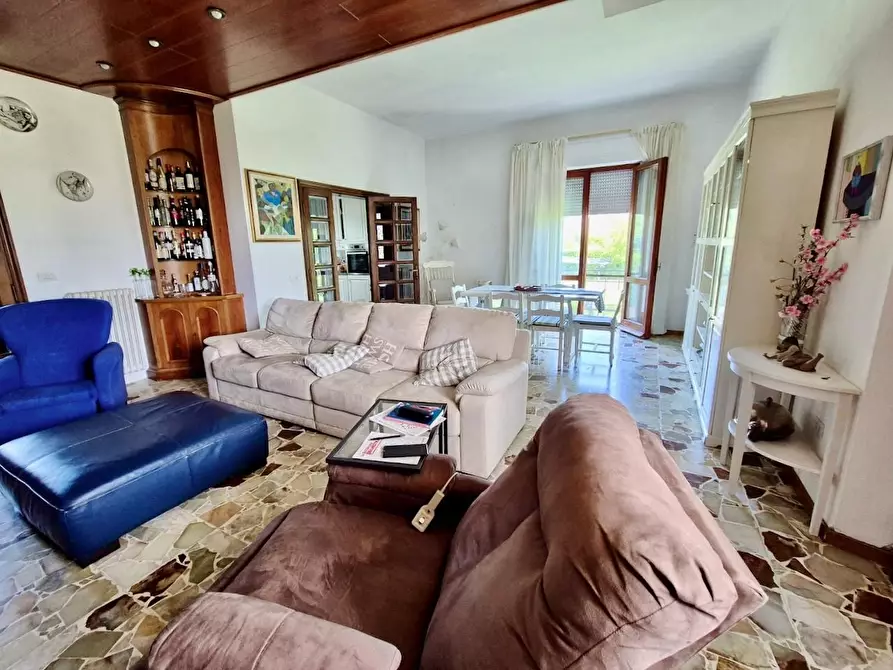 Immagine 17 di Villa in vendita  a Cascina