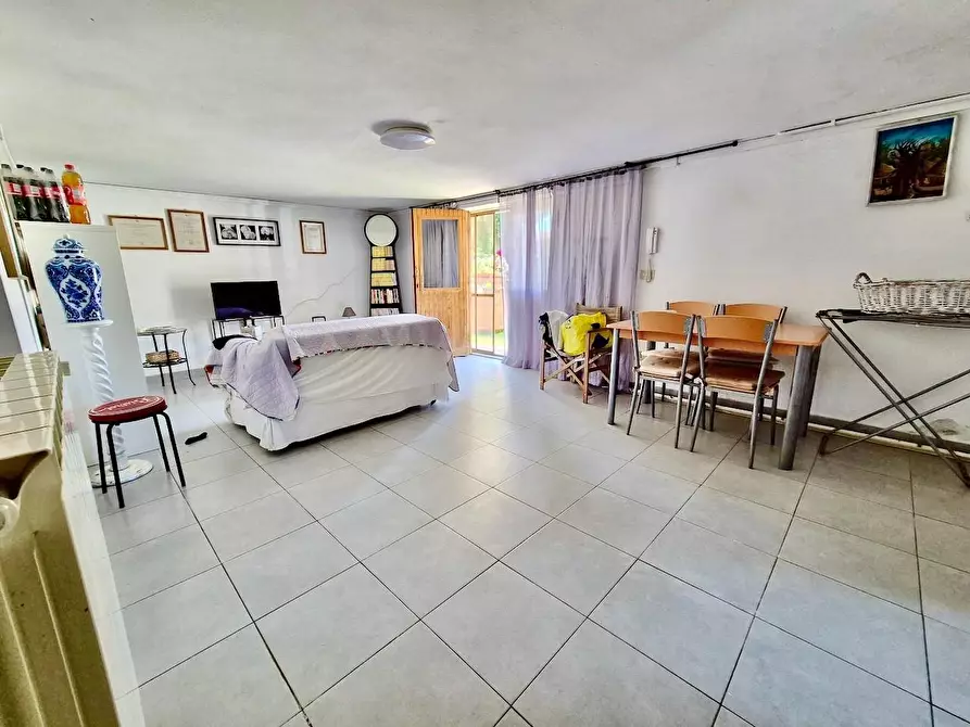 Immagine 38 di Villa in vendita  a Cascina