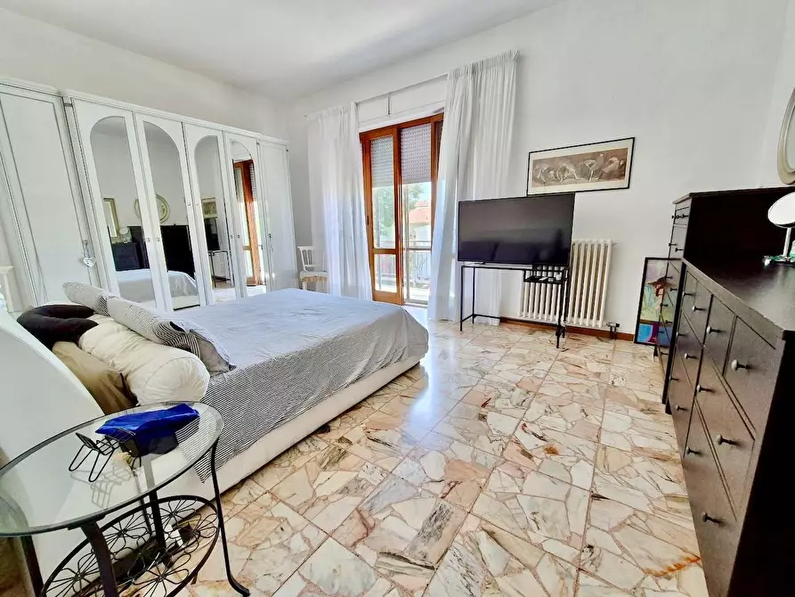 Immagine 31 di Villa in vendita  a Cascina