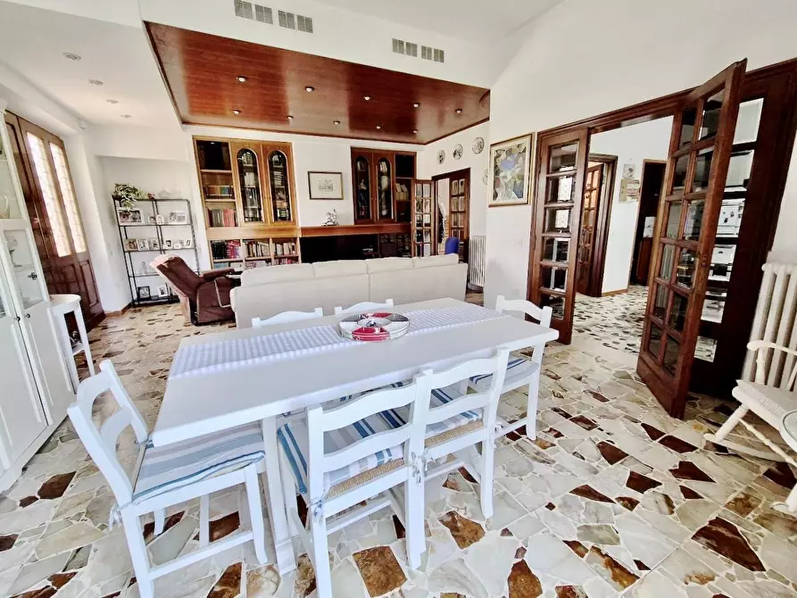 Immagine 19 di Villa in vendita  a Cascina