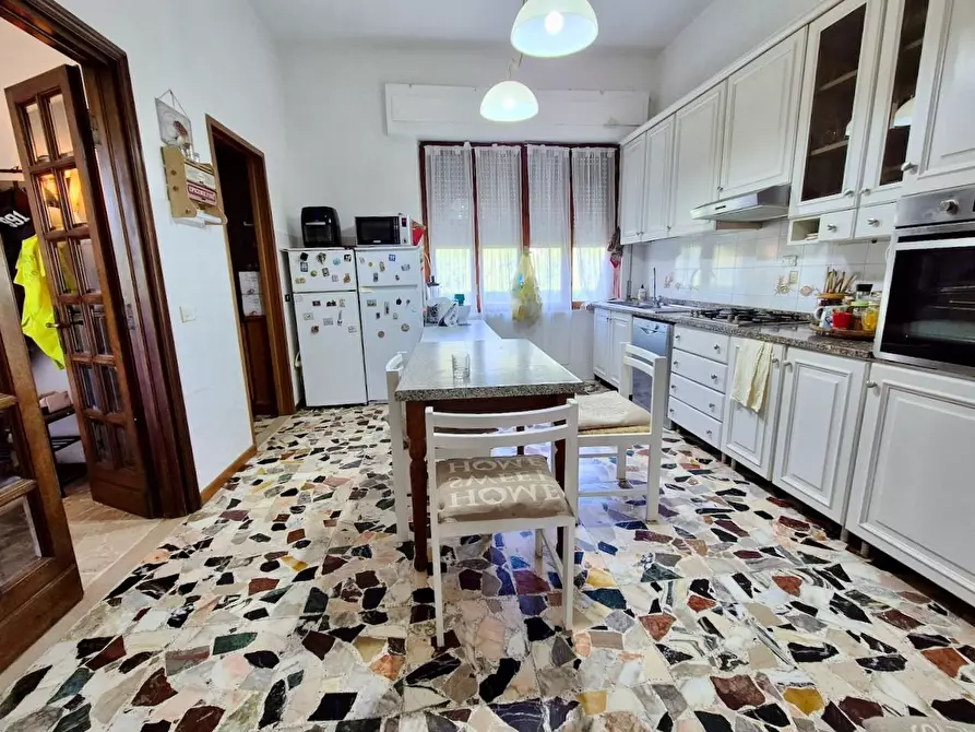 Immagine 11 di Villa in vendita  a Cascina