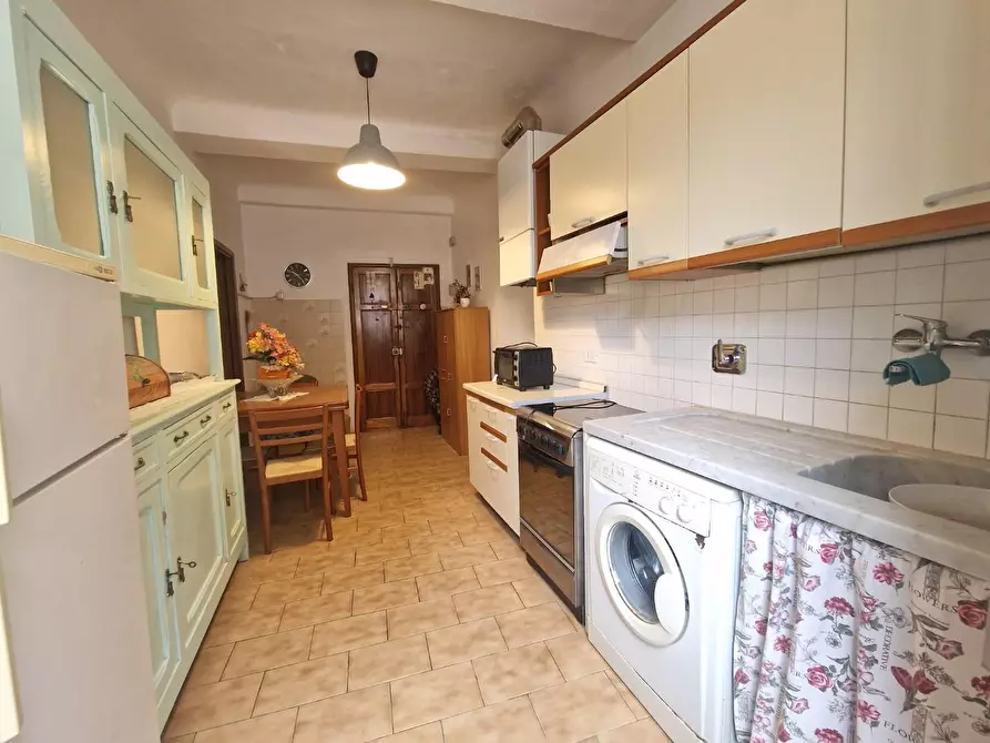 Immagine 2 di Appartamento in vendita  a Carrara