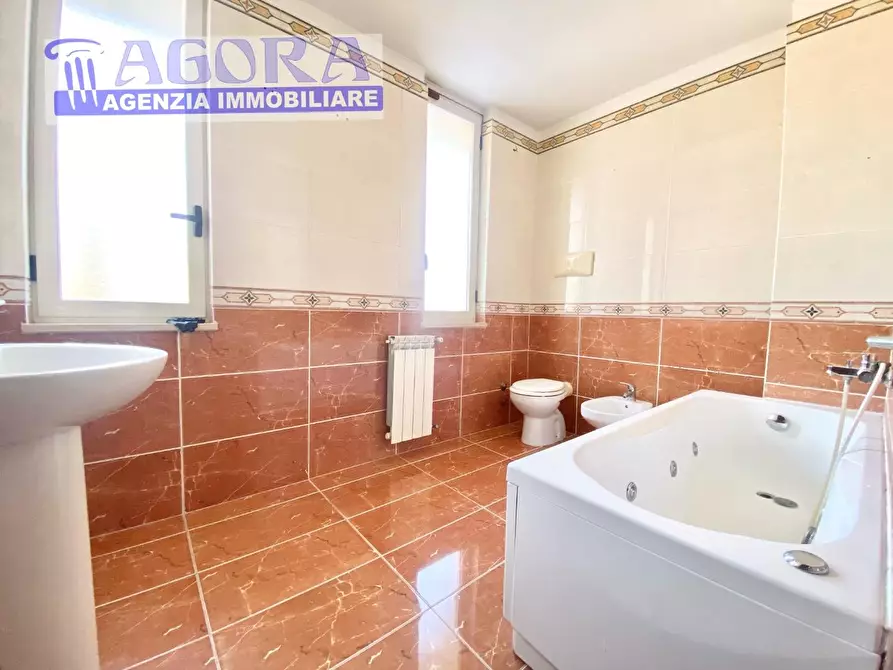 Immagine 10 di Mansarda in vendita  a Latina