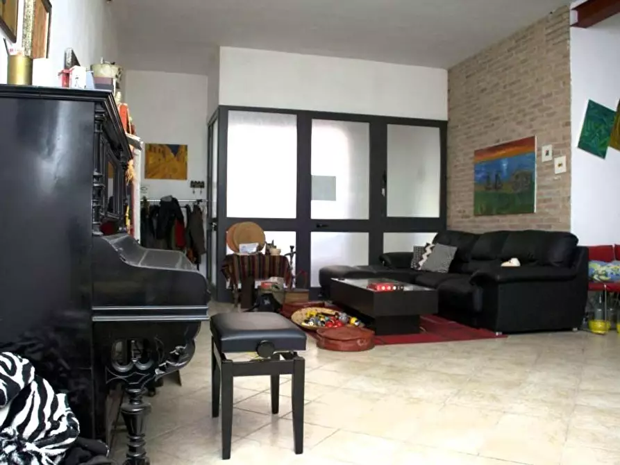 Immagine 2 di Appartamento in vendita  a Cascina