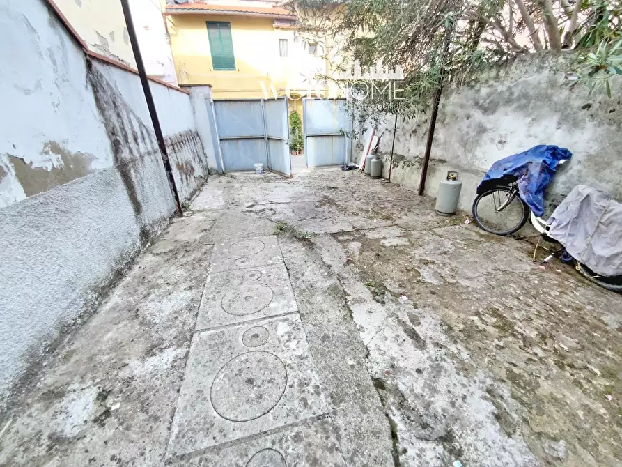 Immagine 25 di Terratetto in vendita  a Campi Bisenzio