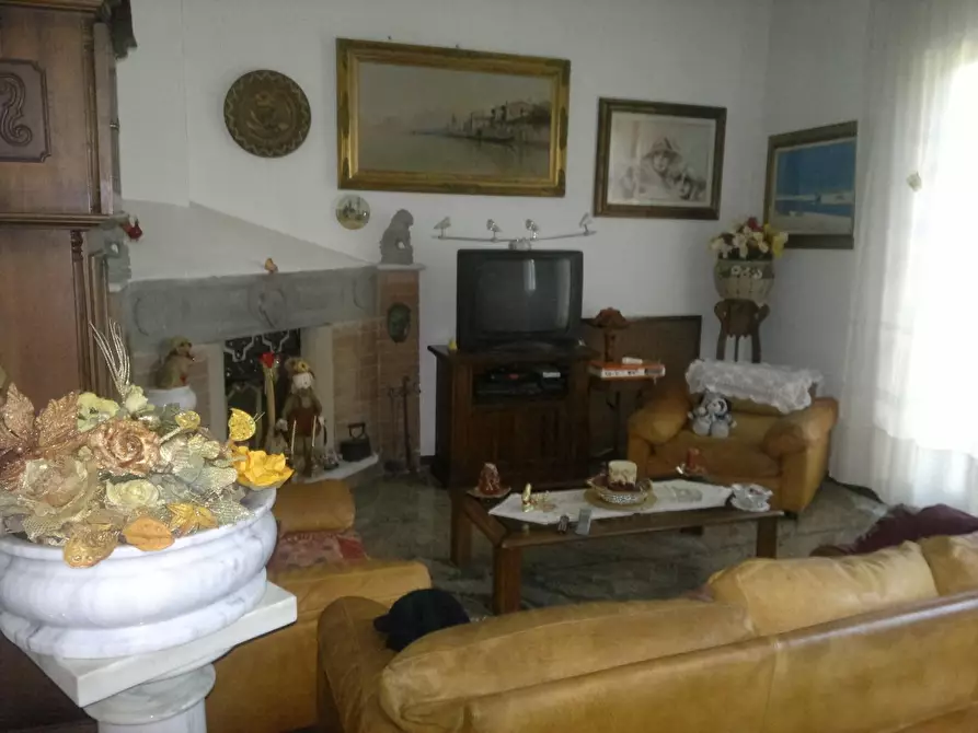 Immagine 13 di Casa bifamiliare in vendita  a Montignoso