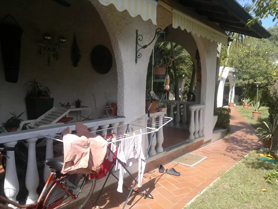 Immagine 9 di Casa bifamiliare in vendita  a Montignoso