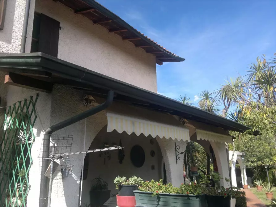 Immagine 7 di Casa bifamiliare in vendita  a Montignoso