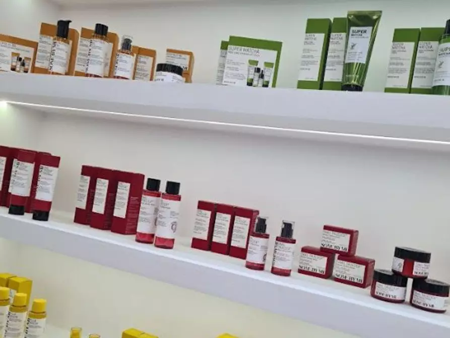 Immagine 2 di Attività commerciale in vendita  a Settimo Milanese