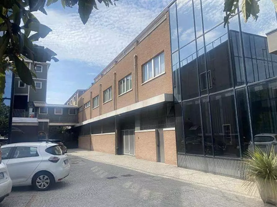 Immagine 2 di Laboratorio in vendita  a Corsico