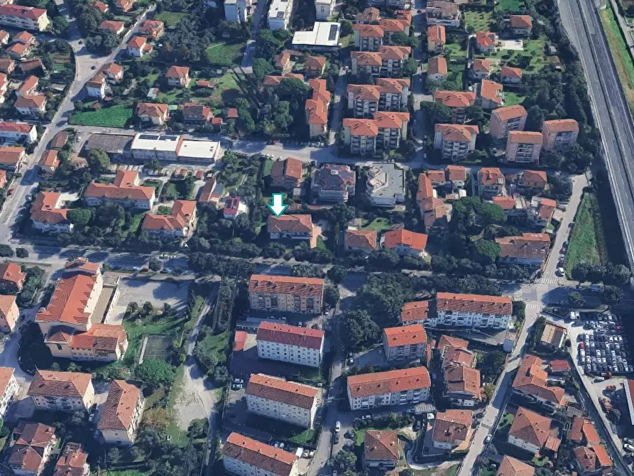 Immagine 2 di Appartamento in vendita  a Massa