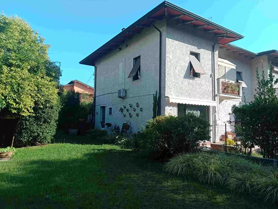 Immagine 1 di Appartamento in vendita  a Massa