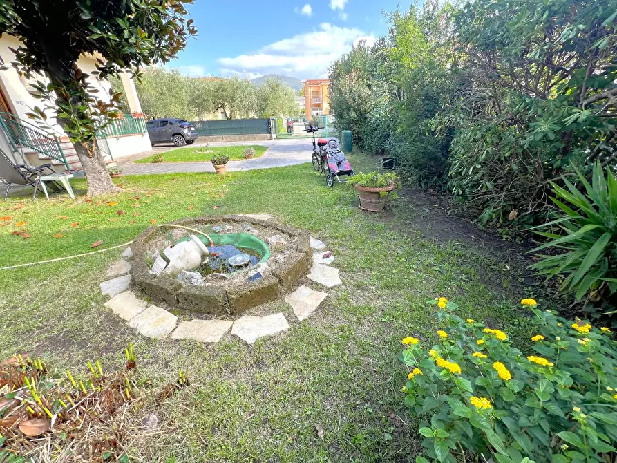 Immagine 27 di Villa in vendita  a Cascina