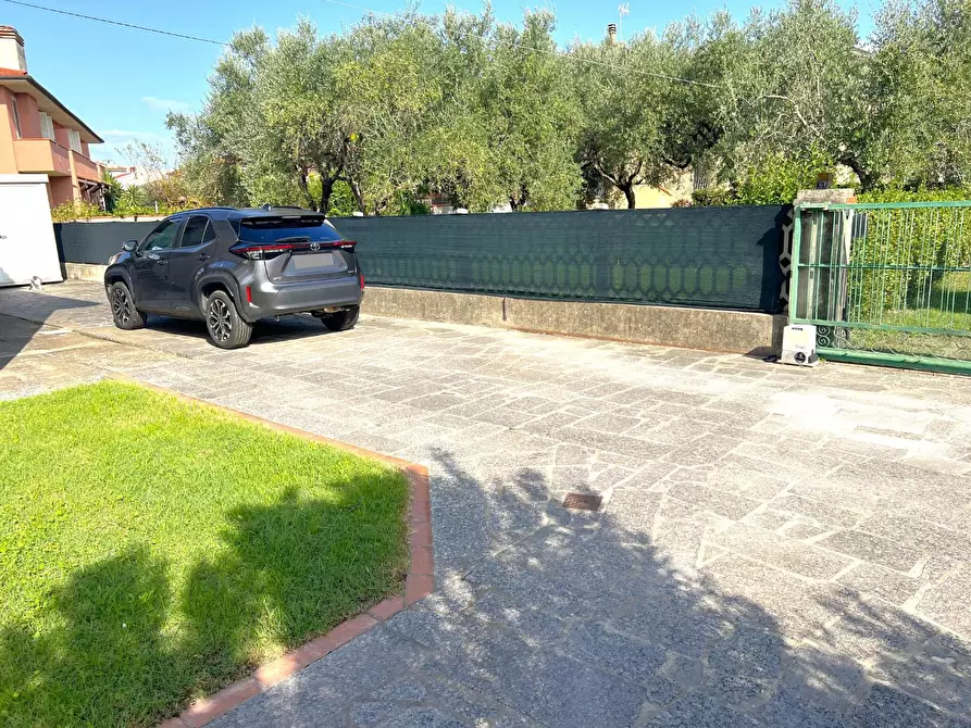 Immagine 31 di Villa in vendita  a Cascina