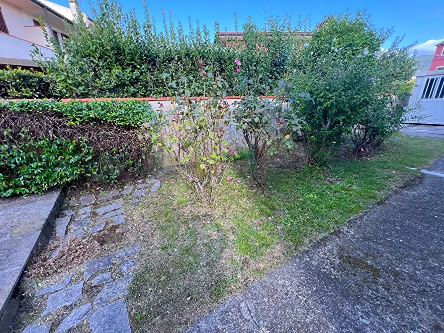 Immagine 30 di Villa in vendita  a Cascina