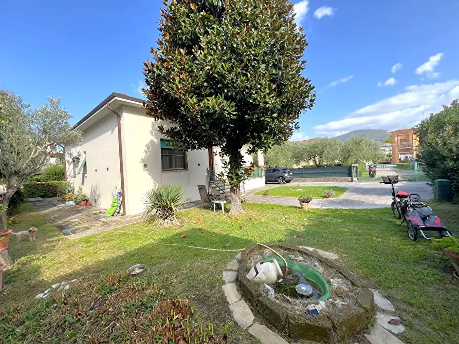 Immagine 3 di Villa in vendita  a Cascina