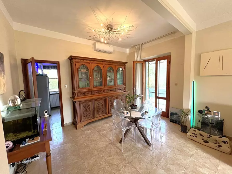 Immagine 8 di Villa in vendita  a Cascina