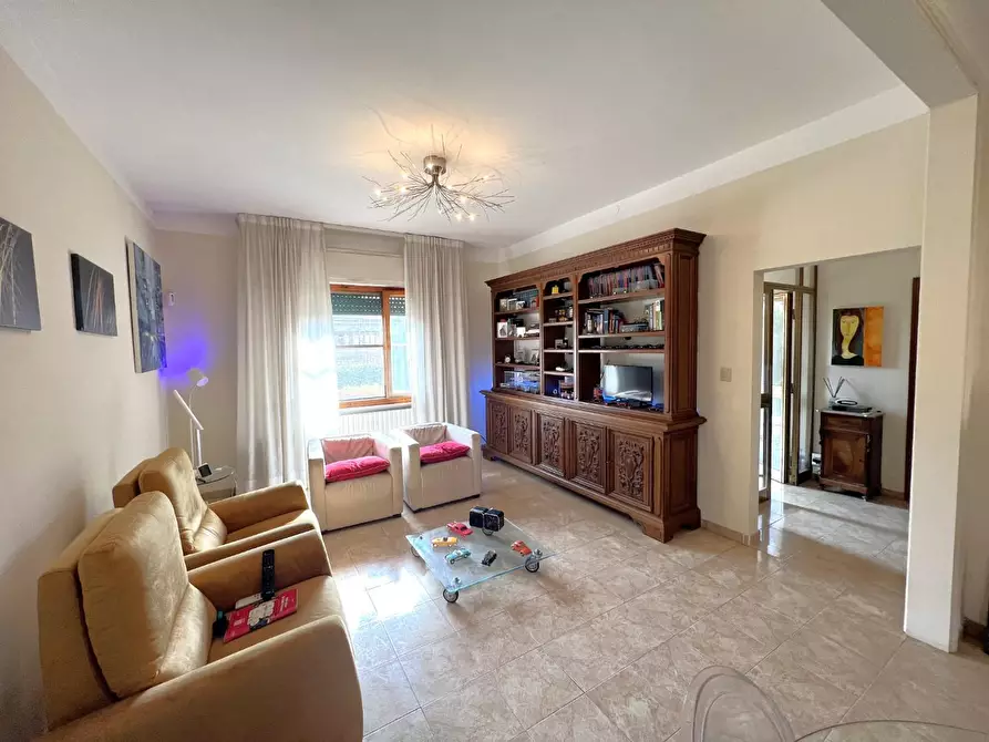 Immagine 9 di Villa in vendita  a Cascina