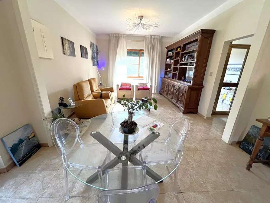 Immagine 5 di Villa in vendita  a Cascina