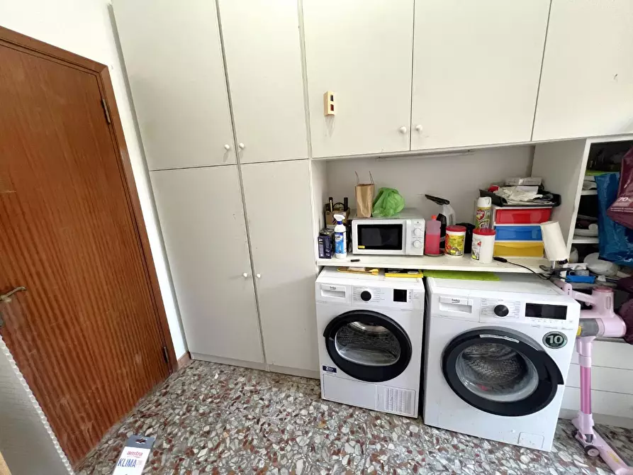 Immagine 14 di Villa in vendita  a Cascina