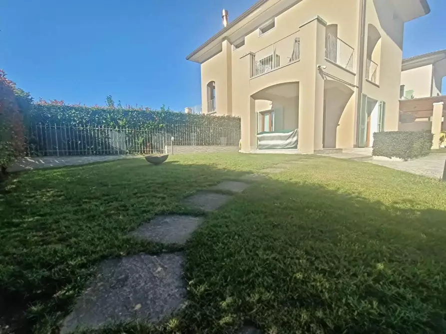 Immagine 2 di Casa quadrifamiliare in vendita  a Carrara