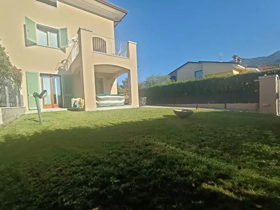 Immagine 3 di Casa quadrifamiliare in vendita  a Carrara