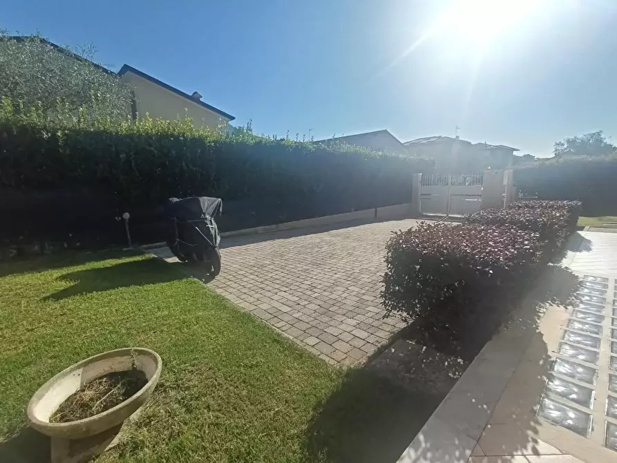 Immagine 7 di Casa quadrifamiliare in vendita  a Carrara